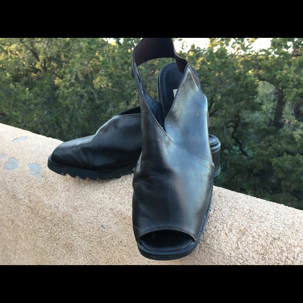 Ladies Leather Peep Toe Shoes